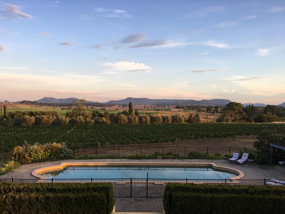 Hotel Tranquil Vale Vineyard à Luskintyre Extérieur photo