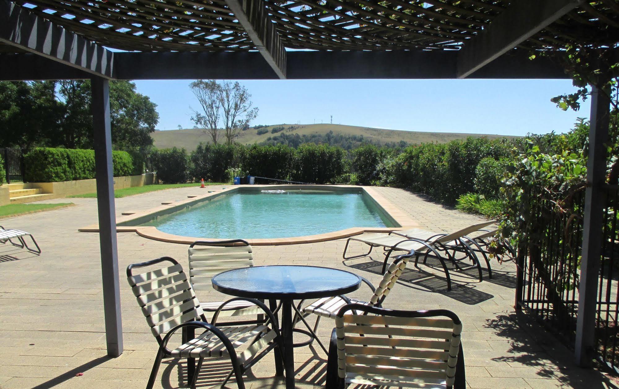 Hotel Tranquil Vale Vineyard à Luskintyre Extérieur photo